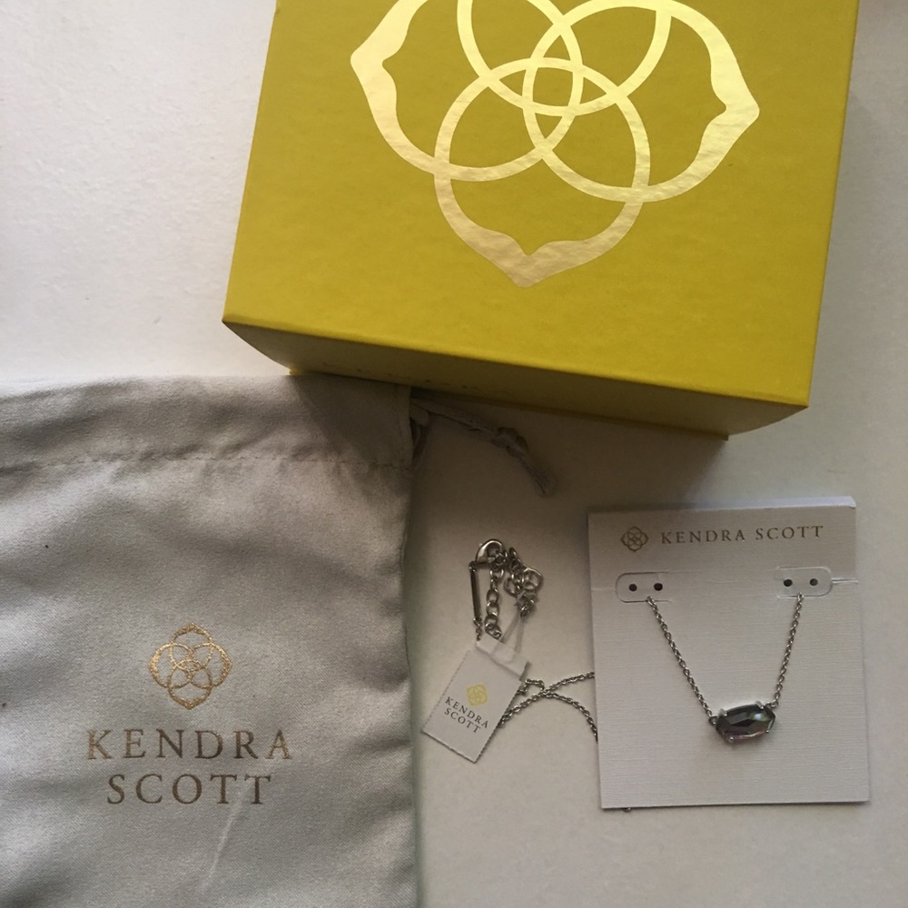 Kendra Scott necklace